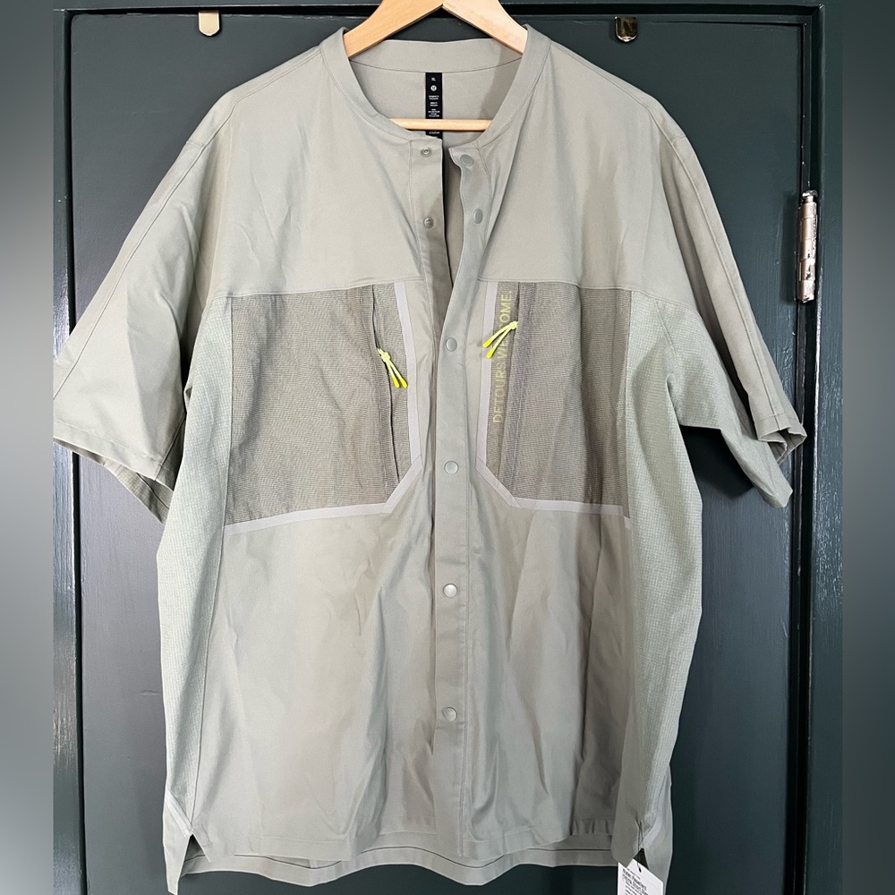 Men’s Lululemon water-repellent hiking short sleeve